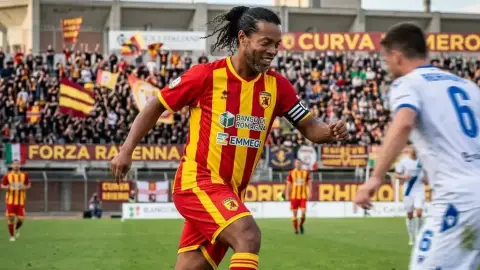Ronaldinho Gaúcho volta ao futebol