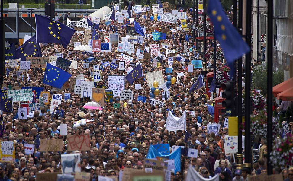 619915-970x600-1 Manifestantes Londres Brexit: se mobilizam em pelos 10 anos