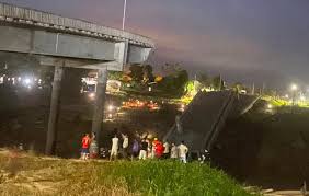 Ponte desaba no Acre